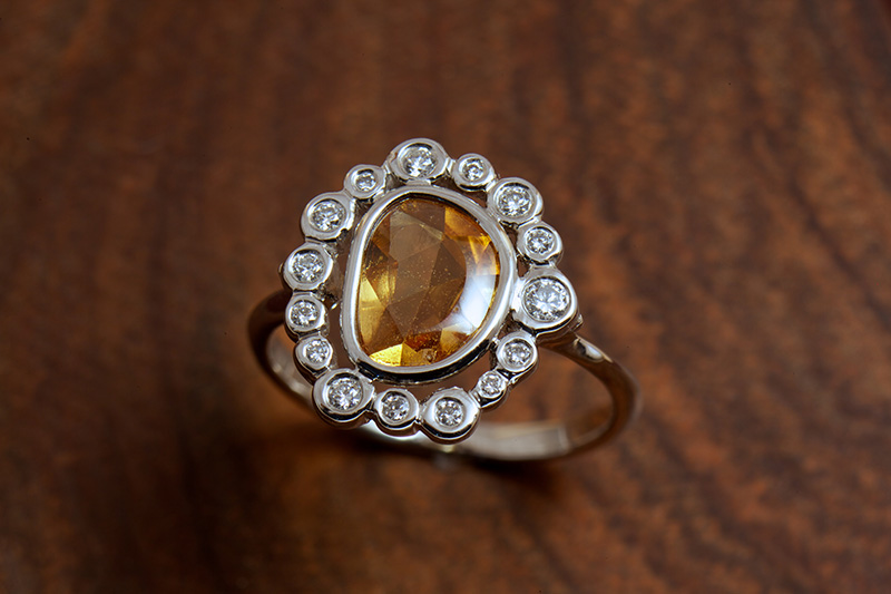 オーダーメイドでお作りしたサファイアとダイヤモンドの婚約指輪