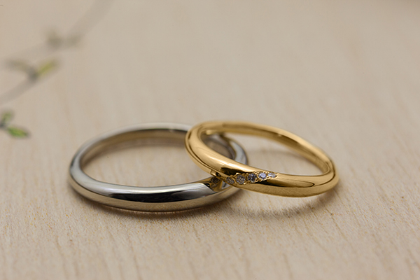 ダイヤモンドつき結婚指輪