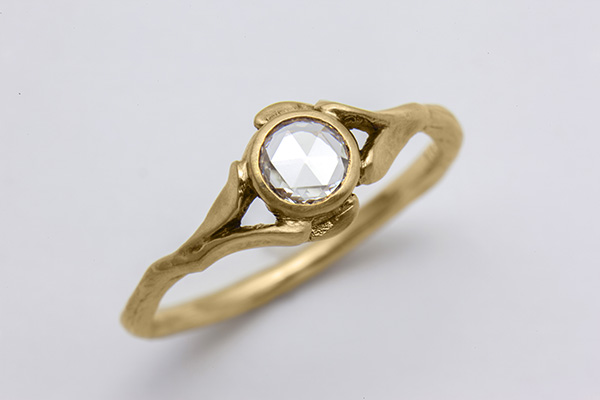 ローズカットダイヤモンドの婚約指輪