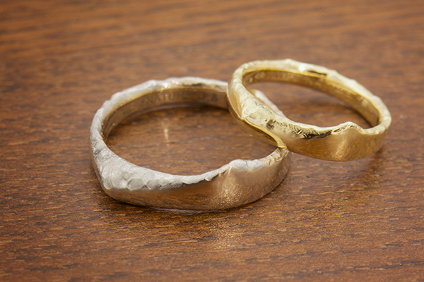山の結婚指輪